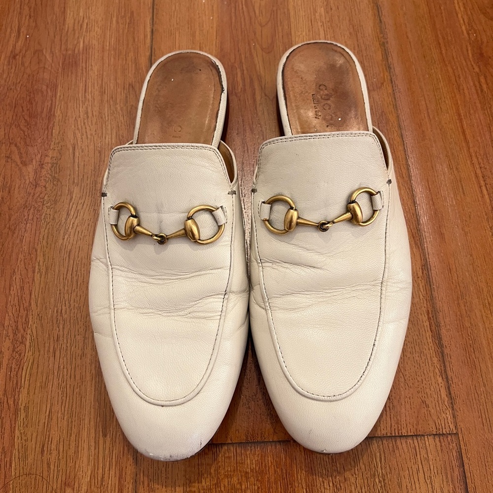 AUTHENTIC Gucci Princeton Leather Mules
Size 36